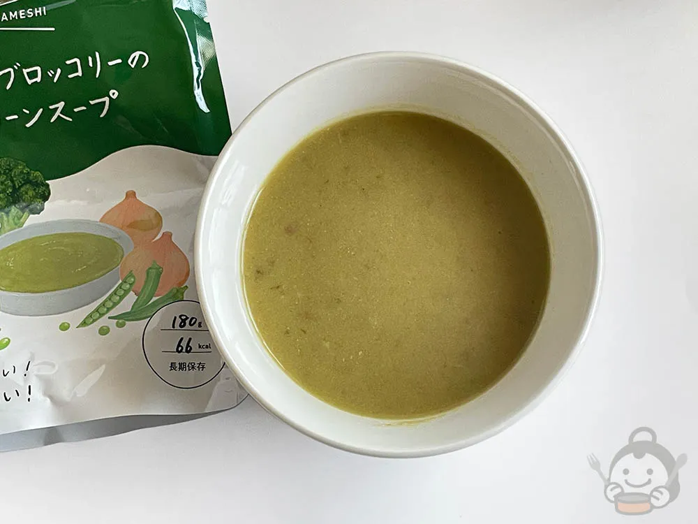 IZAMESHI SOUP 枝豆とブロッコリーのグリーンスープを器に移し替えたところ