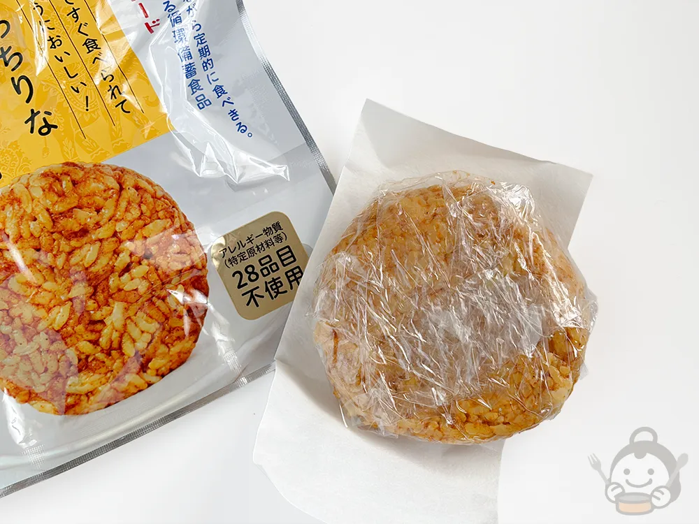 ハートフード長期保存おにぎり カレー パッケージを開封