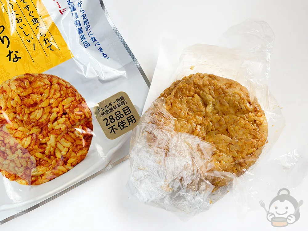 ハートフード長期保存おにぎり カレーのフィルムを開封
