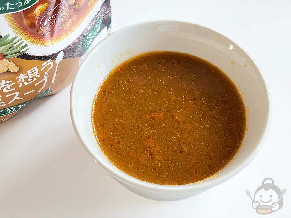 からだを想う 野菜スープ ひよこ豆カレーを器に移したところ