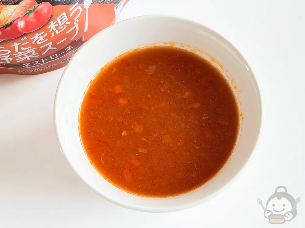 からだを想う 野菜スープ ミネストローネを器に移したところ